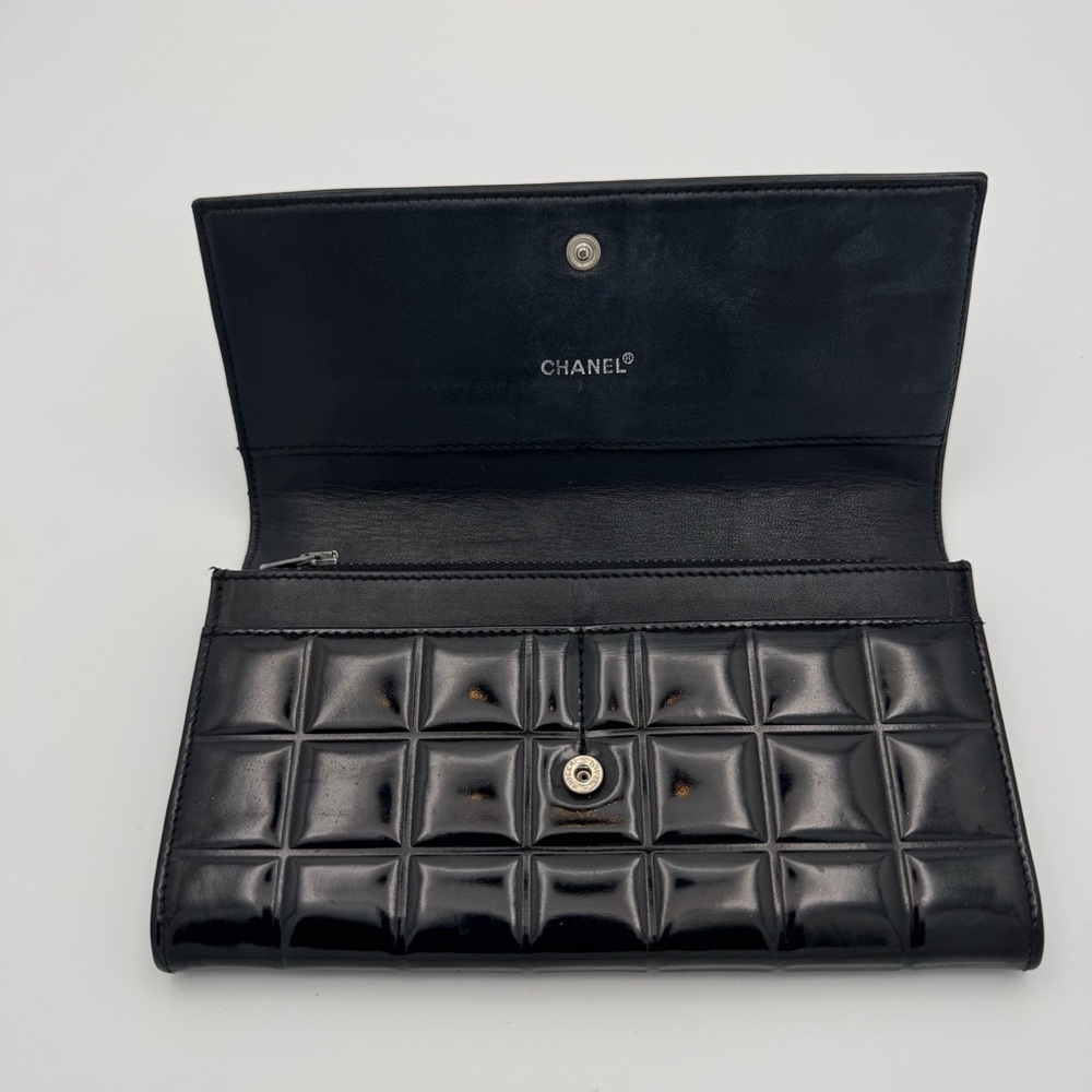 Chanel Chocolate Bar Black and Red Interior Wallet - Picture 5 of 9